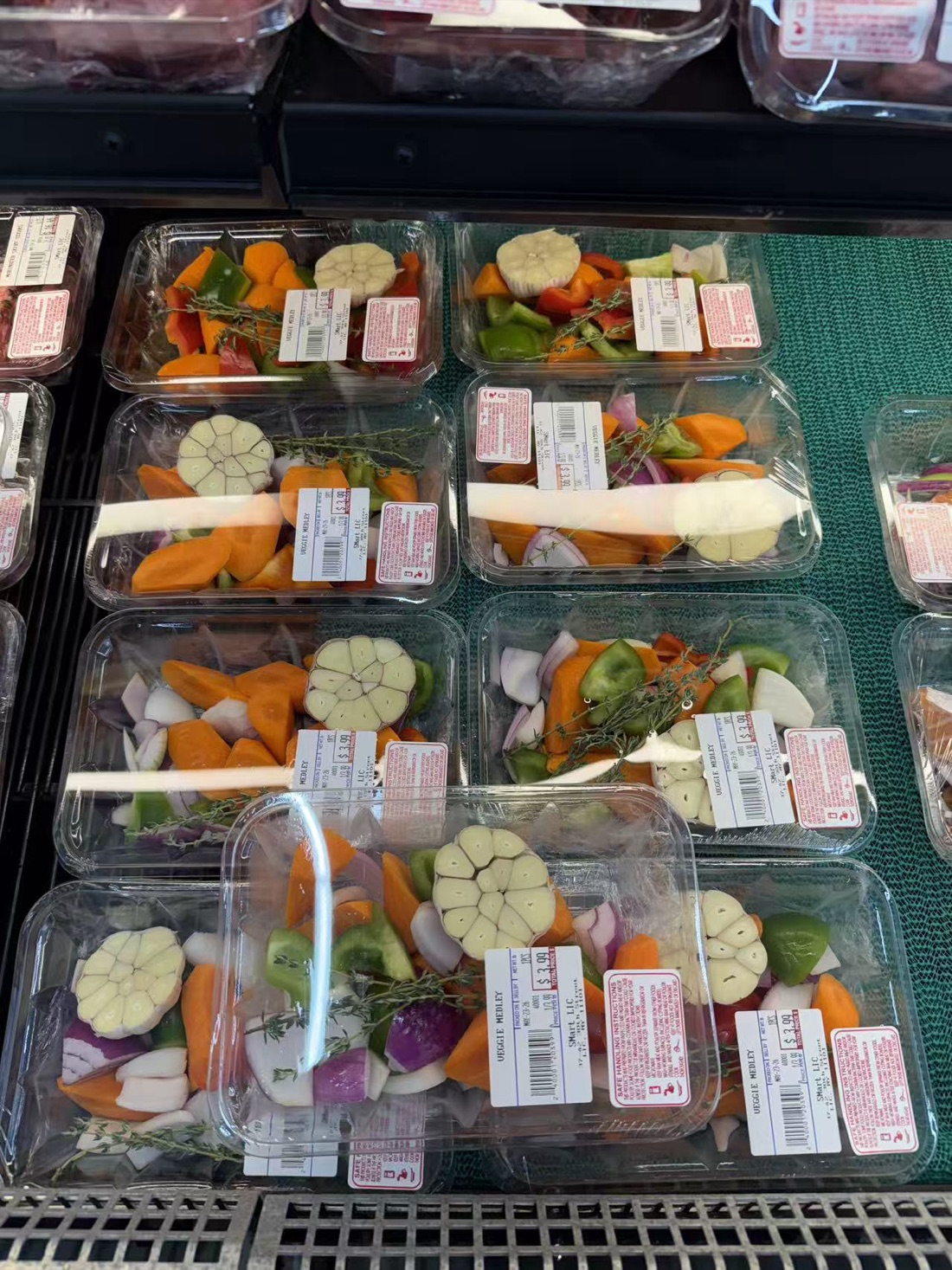 Ready-to-cook vegetable medleys with garlic, herbs, peppers, onions, and carrots at SMART LIC